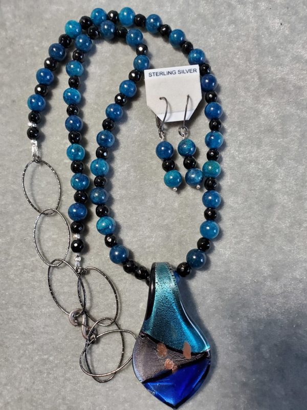 Apatite, Onyx and Glass
